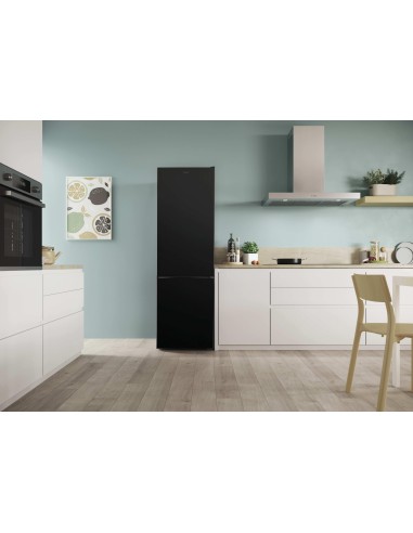 ccg3l517eb-frigorifero-combinato-260l-cl-e-nero-5.jpg