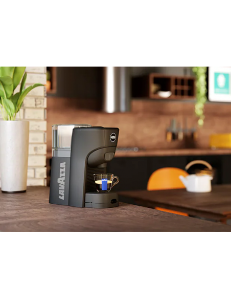 macch-caffe-lavazza-tiny-eco-nera-lm840-3.jpg